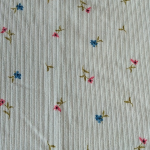 Floral Ribbed Cropped Tee - Picture 2 of 4